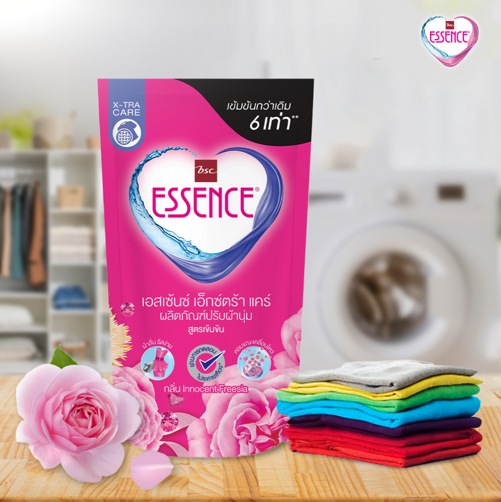 ผลิตภัณฑ์ปรับผ้านุ่ม เอสเซ้นซ์สูตรเข้มข้น 6 เท่า กลิ่น Innocent Freesia 550 มล. (1 ลัง บรรจุ 12 ถุง) ESSENCE