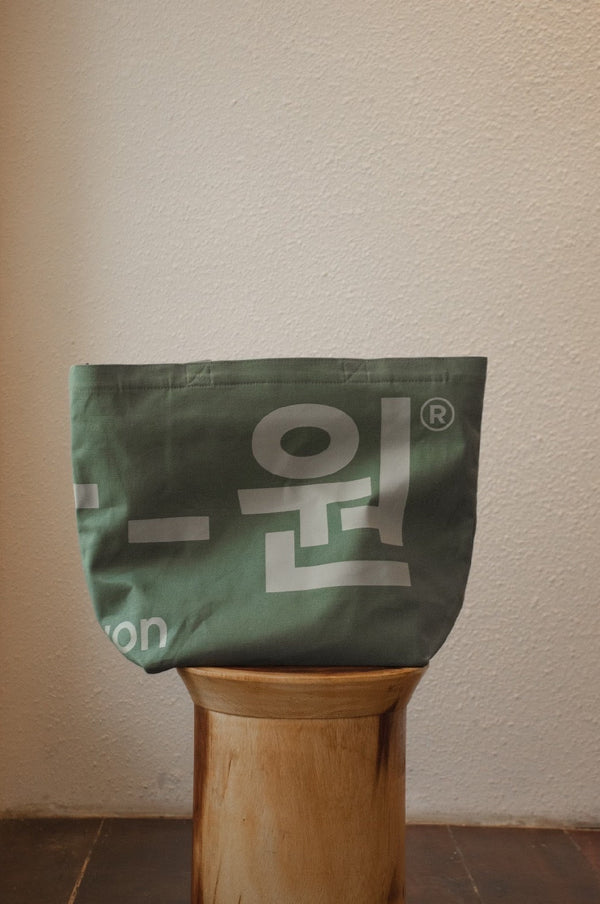 era-won กระเป๋าผ้า Medium Korea Bag (limited edition) KOREA BAG มีซิป สี เขียวสกรีนขาว era-won