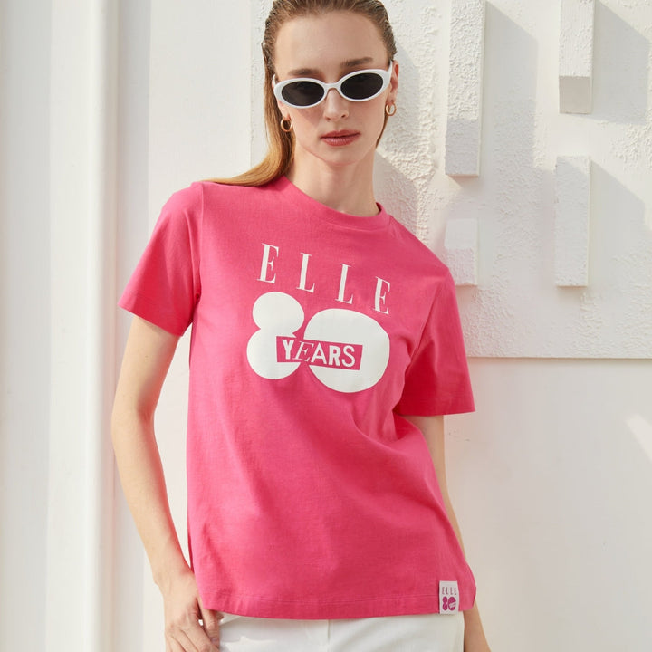 ELLE เสื้อยืด T-SHIRT ผ้า COTTON แขนสั้น ทรง BASIC สกรีนลายกราฟฟิค ELLE LIMITED EDITION COLLECTION ELLE 80 YEARS รุ่น W3K720 ELLE