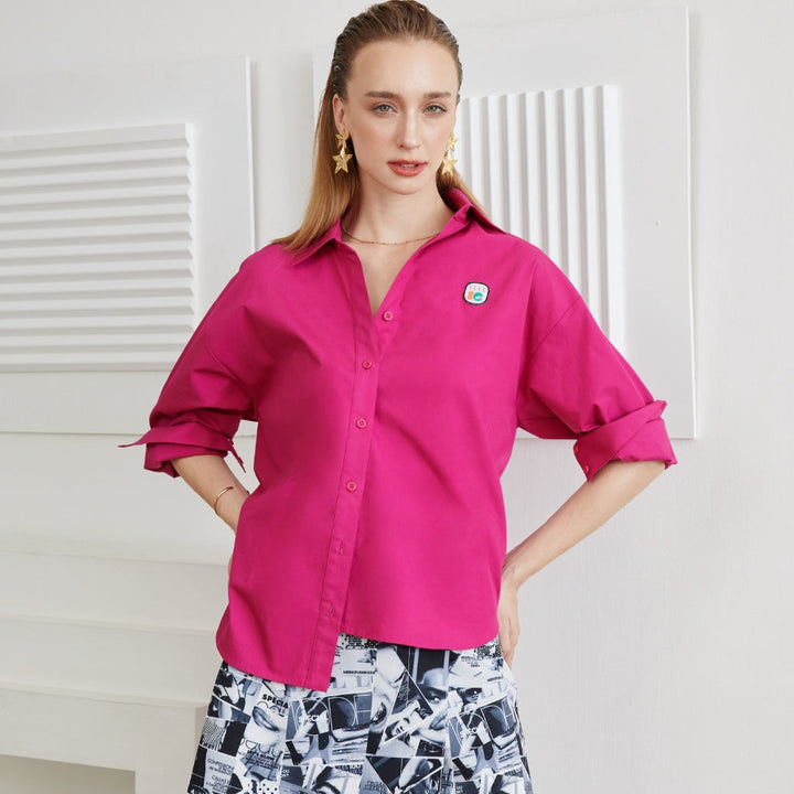 ELLE เสื้อเชิ๊ตสตรีผ้า COTTON แขนยาว ทรง BASIC ติดชิ้นโลโก้ LIMITED EDITION COLLECTION ELLE 80 YEARS ที่อก รุ่น W3B393 ELLE