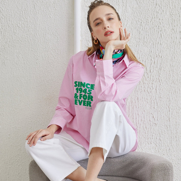 ELLE เสื้อเชิ๊ตสตรีผ้า COTTON / NYLON / SPANDEX แขนยาว ทรง OVER SIZE สกรีนลายกราฟฟิค ELLE LIMITED EDITION COLLECTION ELLE 80 YEARS ที่อก รุ่น W3B394 ELLE