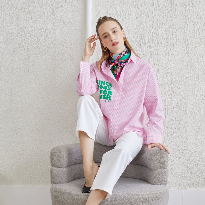 ELLE เสื้อเชิ๊ตสตรีผ้า COTTON / NYLON / SPANDEX แขนยาว ทรง OVER SIZE สกรีนลายกราฟฟิค ELLE LIMITED EDITION COLLECTION ELLE 80 YEARS ที่อก รุ่น W3B394 ELLE