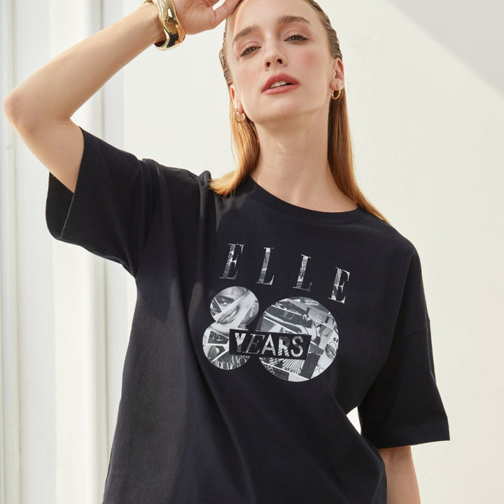 ELLE เสื้อยืด T-SHIRT ผ้า COTTON แขนสั้น ทรง CROP สกรีนลายกราฟฟิค ELLE LIMITED EDITION COLLECTION ELLE 80 YEARS รุ่น W3K719 ELLE