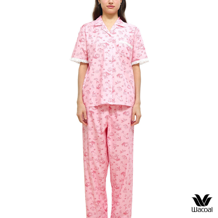 Wacoal CAFE’ CATION ชุดนอนคอฮาวาย แขนสั้น ขายาว พิมพ์ลาย Coffee&Bread รุ่น WN9E31 Wacoal