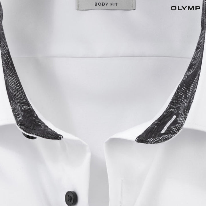 OLYMP  Level Five Shirt เสื้อเชิ้ตผู้ชายแขนยาว สีขาว ผ้าเรียบแต่งแขน ทรงพอดีตัว ยืดหยุ่นได้ดี รีดง่าย  AUTU24 