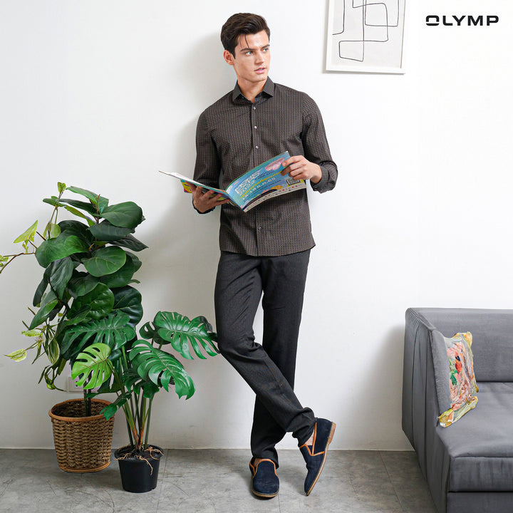 OLYMP  Level Five Shirt เสื้อเชิ้ตรักษ์โลก สีน้ำตาล พิมพ์ลายกราฟิก ทรงพอดีตัว ยืดหยุ่นได้ดี รีดง่าย AUTU23 