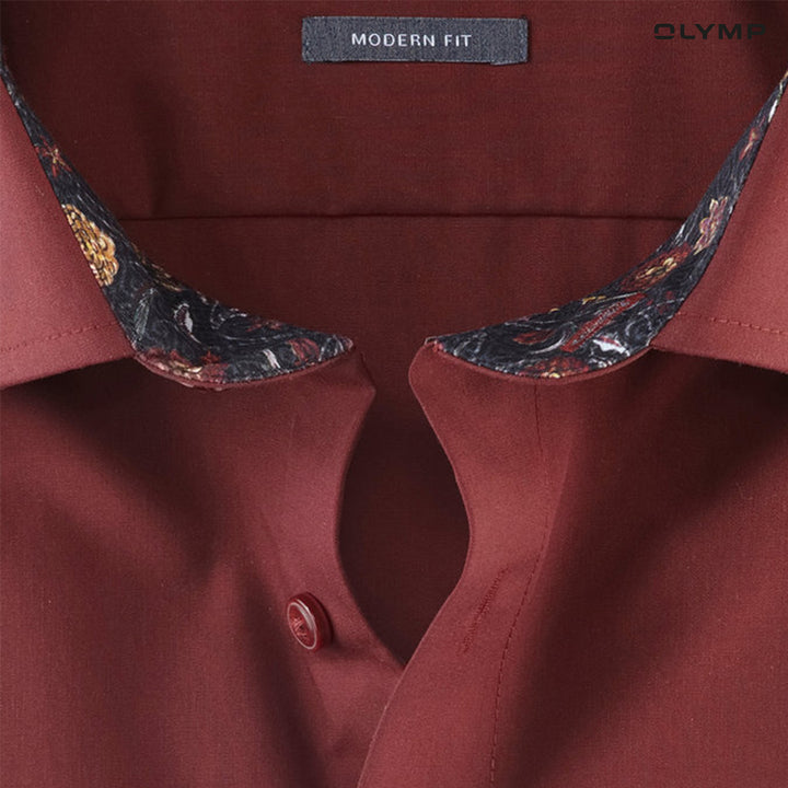 OLYMP  LUXOR Shirt เสื้อเชิ้ตผู้ชายแขนสั้น สีน้ำแดงเข้ม ผ้าเรียบ ทรงหลวม ใส่สบาย รีดง่าย AUTU24 