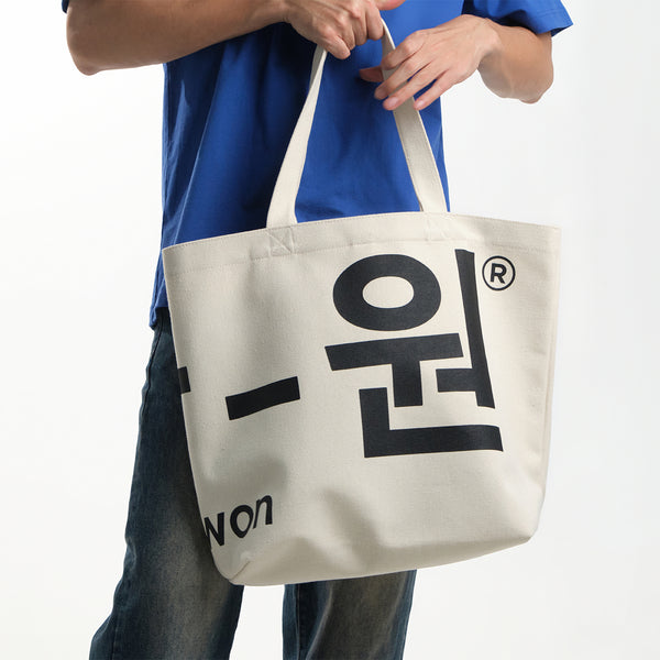 era-won กระเป๋าผ้า Medium Korea Bag สี Signature beige (เบจสกรีนดำ) 