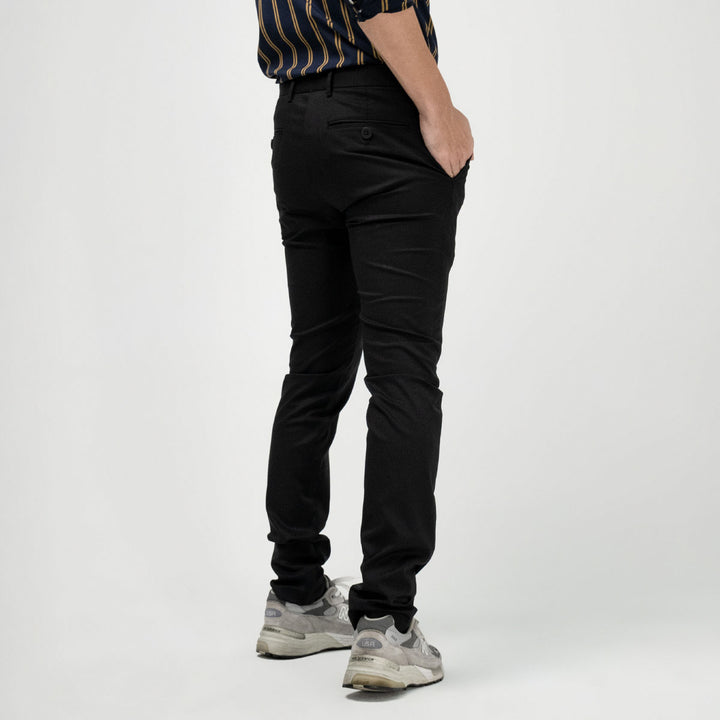 era-won กางเกงสแลคขายาว Workday Lightweight ทรง Super Skinny สี Black 
