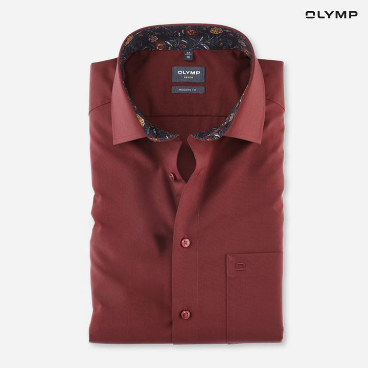 OLYMP  LUXOR Shirt เสื้อเชิ้ตผู้ชายแขนสั้น สีน้ำแดงเข้ม ผ้าเรียบ ทรงหลวม ใส่สบาย รีดง่าย AUTU24 