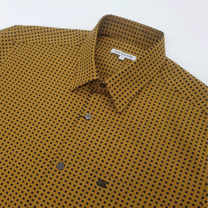 Guy Laroche เสื้อเชิ้ตลำลองแขนสั้นทรง SLIM FIT มีให้เลือก 2 สี สีดำ และ สีน้ำตาล BAC9200S4 ICCSHOPPING