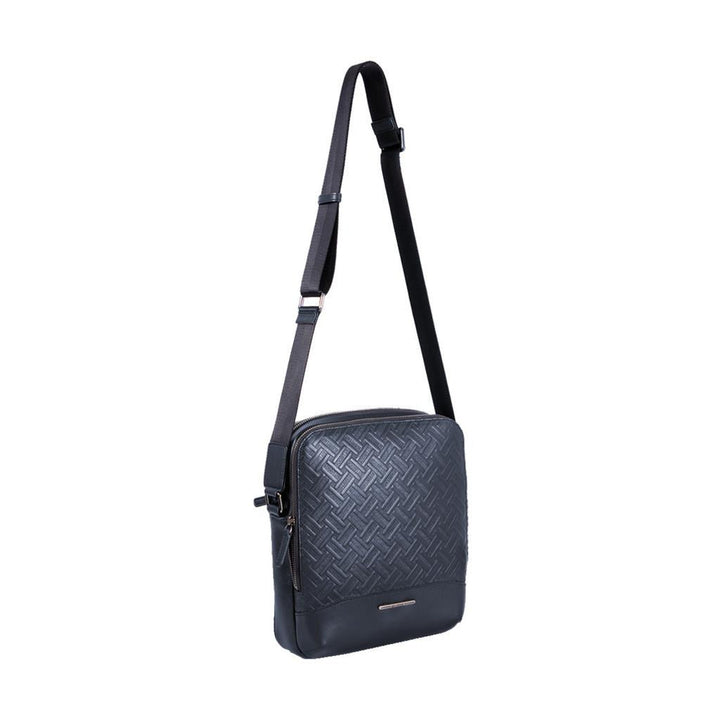 Guy Laroche กระเป๋าสะพายผู้ชาย แบบ Cross Body รุ่น MGC0323CW5 - สีกรมท่า ICCSHOPPING