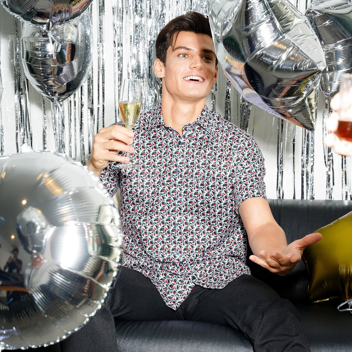 OLYMP LUXOR Shirt เสื้อเชิ้ต พิมพ์ลายกราฟิกสีเขียว-แดง ใส่สบาย รีดง่าย 