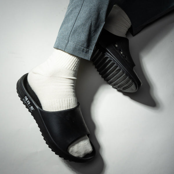 era-won Slides (Sandals) รองเท้าแตะ สี Black - ดำ