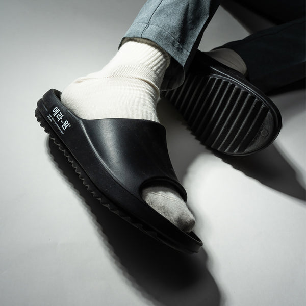era-won slides (sandals) รองเท้าแตะ สี Black - ดำ 
