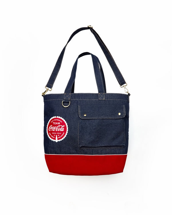 era-won | Coca Cola TOTE BAG COCA COLA กระเป๋าผ้ายีนส์ มีซิบด้านบน แต่งสกรีน สำหรับคุณผู้ชาย และ คุณผู้หญิง