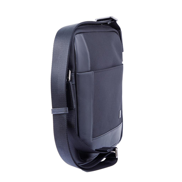 Guy Laroche กระเป๋า Cross Body สีดำ ผ้าไมโครไฟเบอร์ กันน้ำ รุ่น VIERA (BH93141S5BLM) ICCSHOPPING