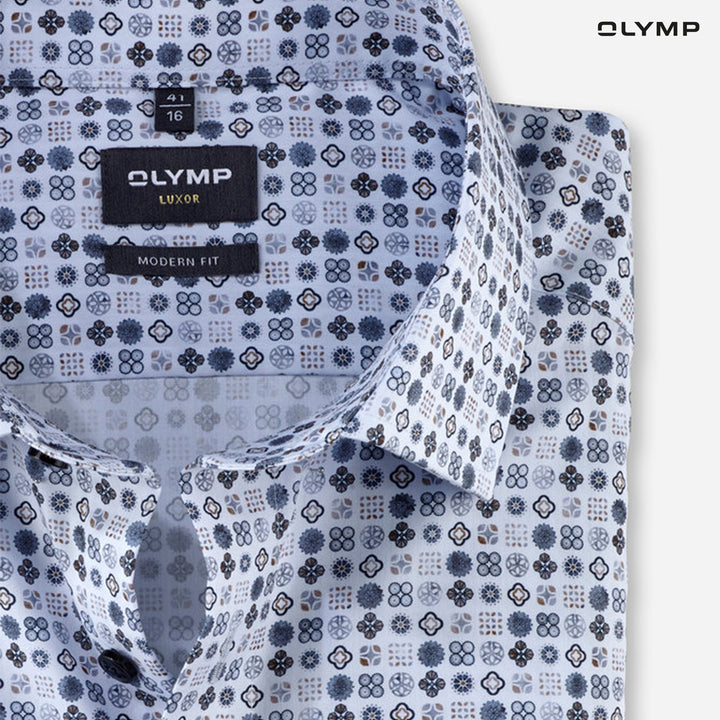 OLYMP  LUXOR Shirt เสื้อเชิ้ตผู้ชายแขนสั้น สีน้ำเงิน ผ้าเรียบ พิมพ์ลายกราฟิก ทรงหลวม ใส่สบาย รีดง่าย AUTU24 