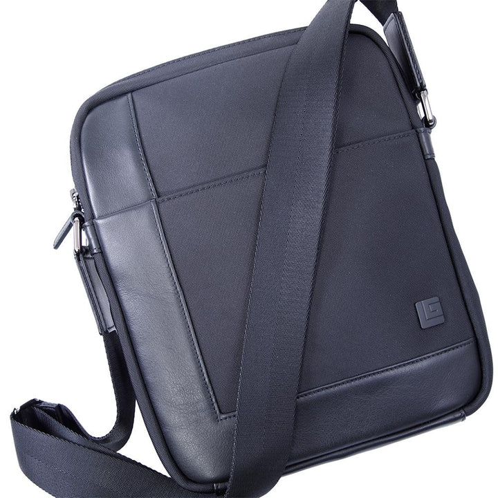 Guy Laroche กระเป๋า Cross Body สีดำ ผ้าไมโครไฟเบอร์ กันน้ำ รุ่น VIERA (BH93141S5BLM) ICCSHOPPING
