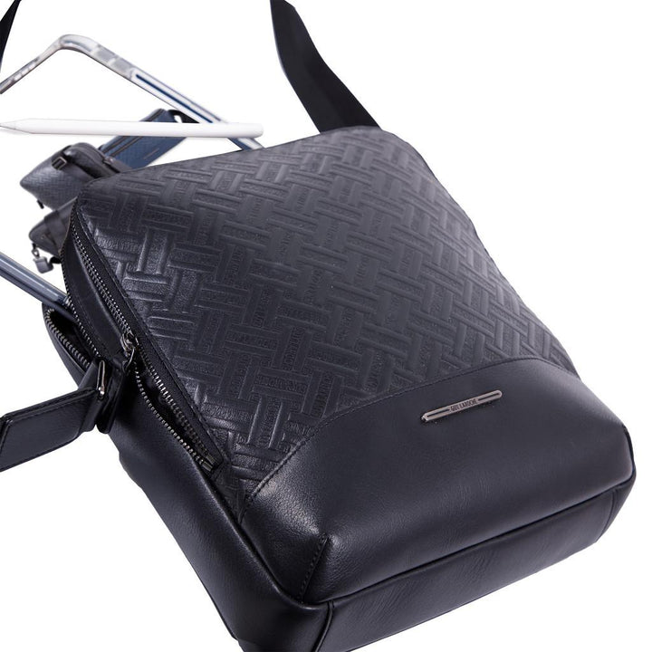 Guy Laroche กระเป๋าสะพายผู้ชาย แบบ Cross Body รุ่น MGC0323CW5 - สีดำ ICCSHOPPING