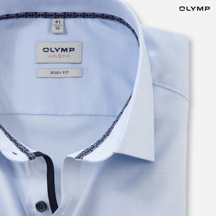 OLYMP  Level Five Shirt เสื้อเชิ้ตผู้ชายแขนยาว สีฟ้าอ่อน ผ้าเท็กเจอร์แต่งแขน ทรงพอดีตัว ยืดหยุ่นได้ดี รีดง่าย  AUTU24 
