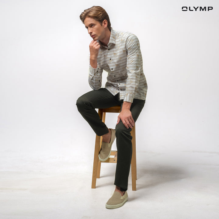 OLYMP  Level Five Shirt เสื้อเชิ้ตชาย ลายพิมพ์สีน้ำตาล ทรงพอดีตัว ยืดหยุ่นได้ดี รีดง่าย SPRI24 