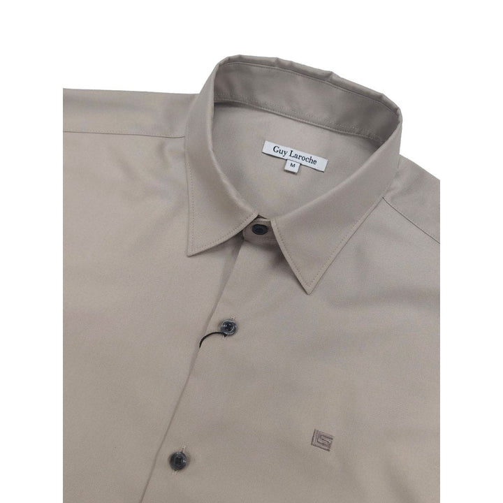 Guy Laroche เสื้อเชิ้ตแขนยาว คอปก สีพื้น ปักโลโก้ ทรง Slim Fit สีน้ำตาลอ่อน รุ่น BAB6254P5OT ICCSHOPPING