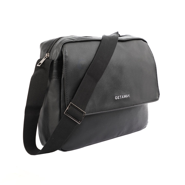 GETAWAY กระเป๋าหนัง PVC สะพายข้าง-ใบใหญ่ทรงนอน น้ำหนักเบา สะดวกในการใช้งาน Arrow Lite