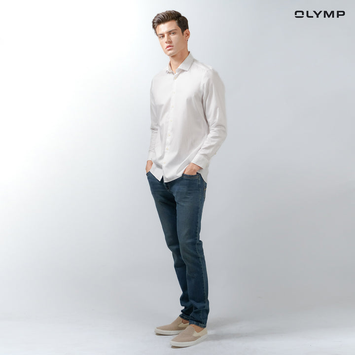 OLYMP  Garment Washed Level Five Shirt เสื้อเชิ้ตชาย สีขาว ทรงพอดีตัว ยืดหยุ่นได้ดี รีดง่าย AUTU23 