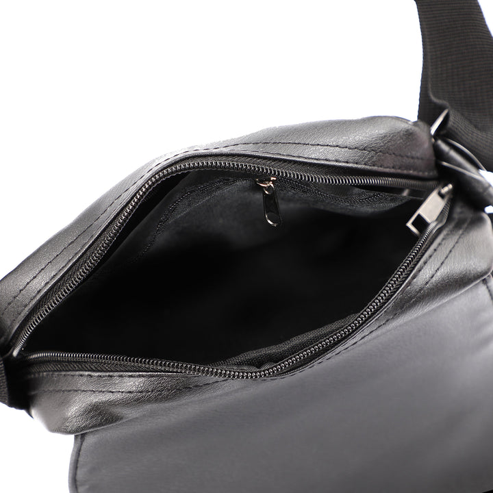 GETAWAY กระเป๋าหนัง PVC สะพายข้าง-ใบใหญ่ทรงตั้ง น้ำหนักเบา สะดวกในการใช้งาน Arrow Lite