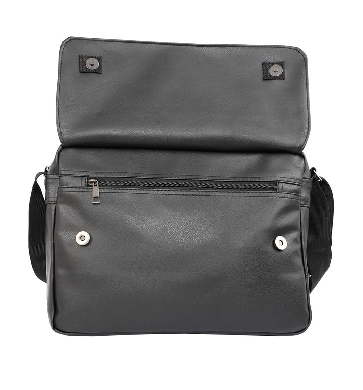 GETAWAY กระเป๋าหนัง PVC สะพายข้าง-ใบใหญ่ทรงนอน น้ำหนักเบา สะดวกในการใช้งาน Arrow Lite