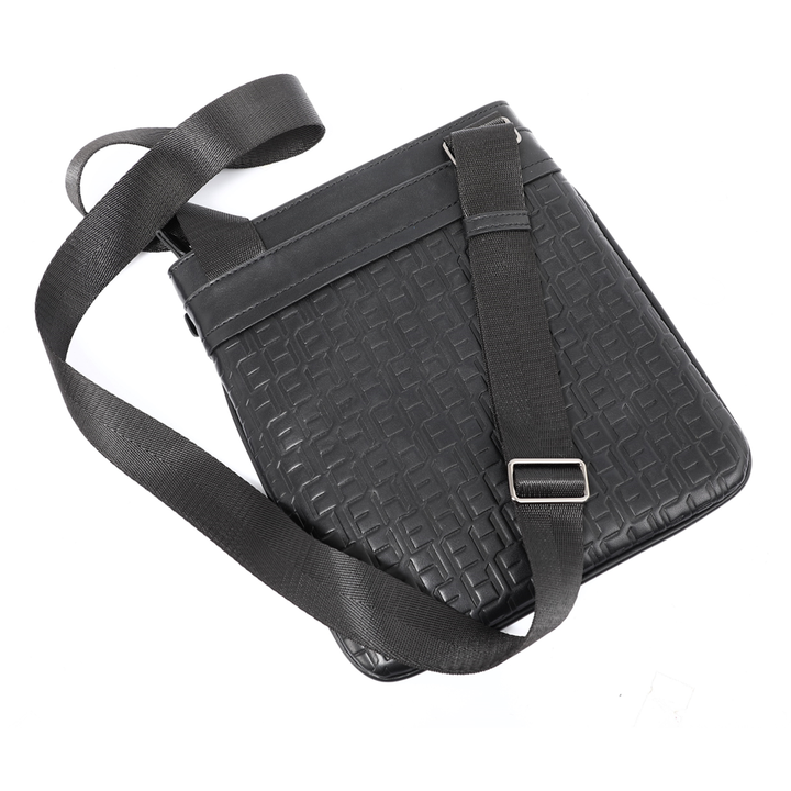 ELLE HOMME กระเป๋าทรง Clutch สไตล์ modern อัดลายโลโก้ Elle Homme สีดำ W8H008 ELLE HOMME