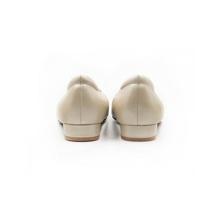 ELLE SHOES รองเท้าหุ้มส้นหัวมน หนังแกะแท้ แต่งโลโก้สีทอง มีให้เลือก 3 สี รุ่น- ELBL002 ICCSHOPPING