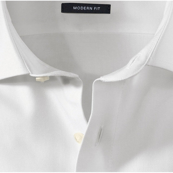 OLYMP LUXOR SHIRT เสื้อเชิ้ตผู้ชายแขนยาว ทรงหลวม สีขาว ยืดหยุ่นได้ดี รีดง่าย ยับยาก (04T1WH) WINT25 ICCSHOPPING