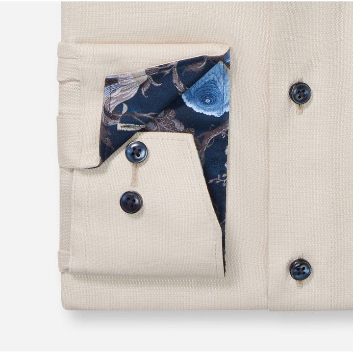 OLYMP LUXOR Shirt เสื้อเชิ้ตผู้ชายแขนยาว ทรงหลวม สีเบจ ยับยาก รีดง่าย ระบายอากาศ (01T1BE) WINT25 ICCSHOPPING