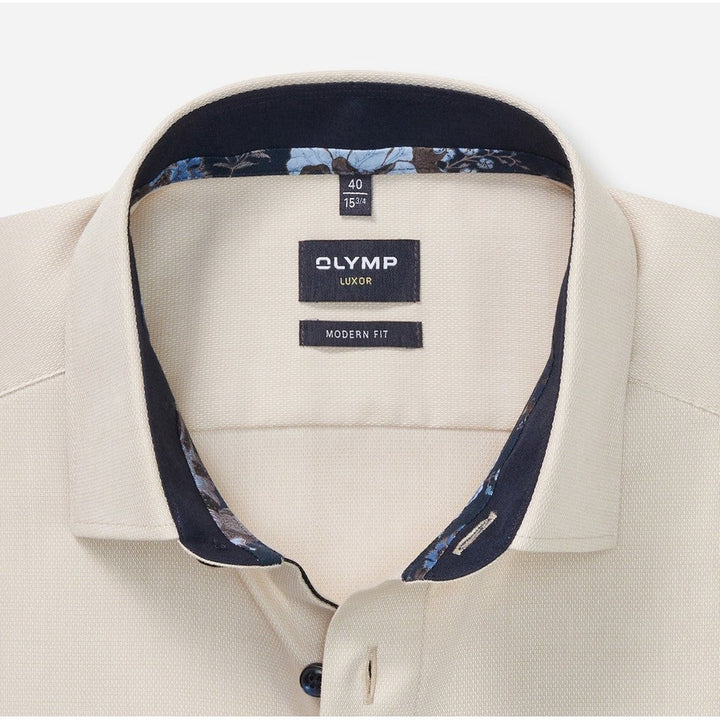 OLYMP LUXOR Shirt เสื้อเชิ้ตผู้ชายแขนยาว ทรงหลวม สีเบจ ยับยาก รีดง่าย ระบายอากาศ (01T1BE) WINT25 ICCSHOPPING