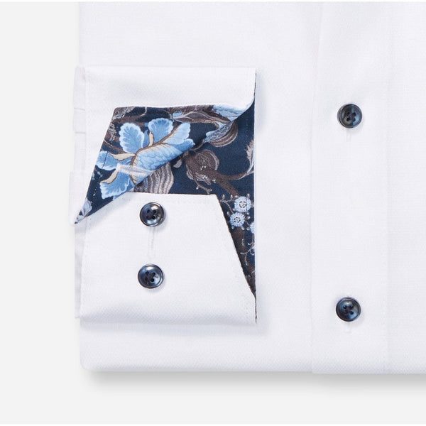 OLYMP LUXOR Shirt เสื้อเชิ้ตผู้ชายแขนยาว ทรงหลวม สีขาว ยับยาก รีดง่าย ระบายอากาศ (01T1BE) WINT25 ICCSHOPPING