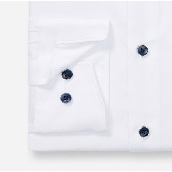 OLYMP LUXOR เสื้อเชิ้ตผู้ชายแขนยาว ทรงหลวม สีขาว รีดง่าย ยับยาก (16P1WH) WINT25 ICCSHOPPING