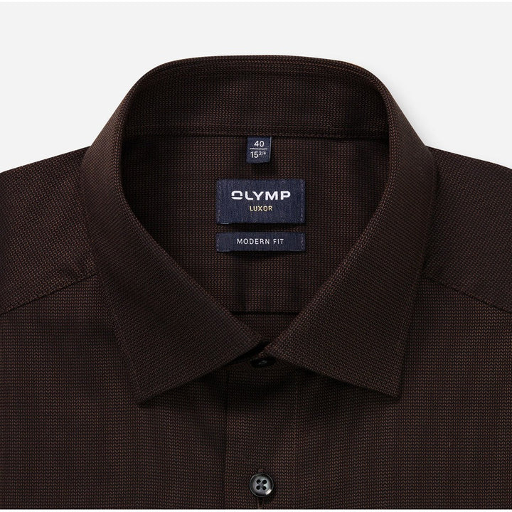 OLYMP LUXOR Shirt เสื้อเชิ้ตผู้ชายแขนยาว ทรงหลวม สีน้ำตาล ผ้าเท็กเจอร์ รีดง่าย ยับยาก (101T2BR) WINT25 ICCSHOPPING