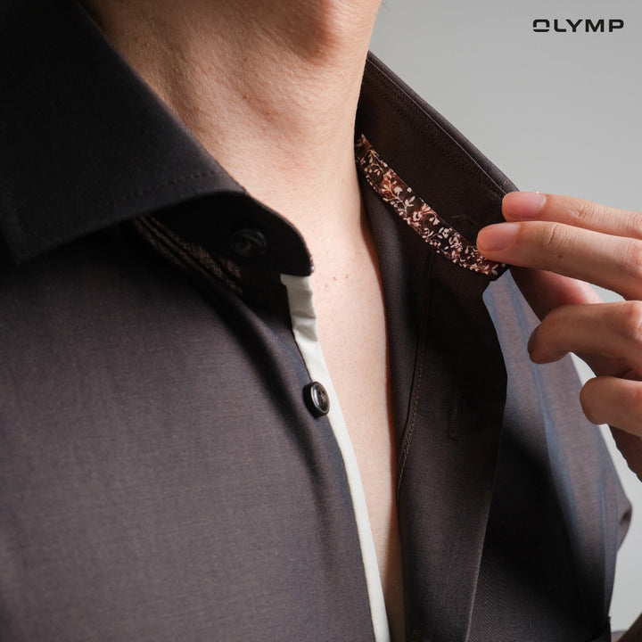 OLYMP LUXOR Shirt เสื้อเชิ้ตผู้ชายแขนสั้น ทรงหลวม ผ้าเรียบ สีน้ำตาล 
