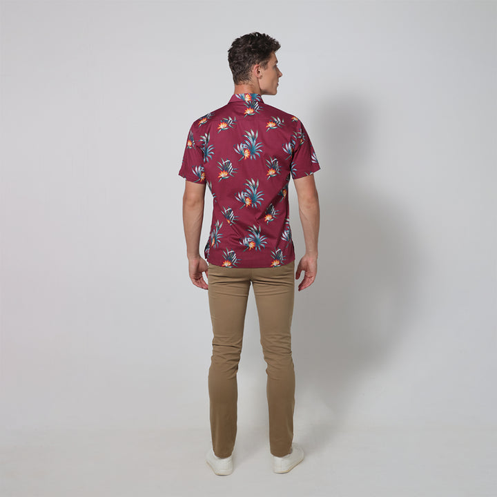 ARROW SHIRT เสื้อเชิ้ตแขนสั้น ลายพิมพ์ สีเลือดหมู ทรง COMFORT FIT ผ้า Cotton 100% MACC549-RE 