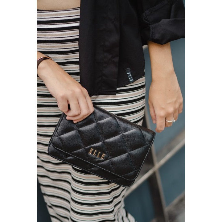 ELLE BAG | กระเป๋าสะพายข้างผู้หญิงทรง QUITING หนังวัวแท้ สายสะพายโซ่ ต่อด้วยหนังวัวแท้ สามารถถอดออกได้ | EWH161 ICCSHOPPING