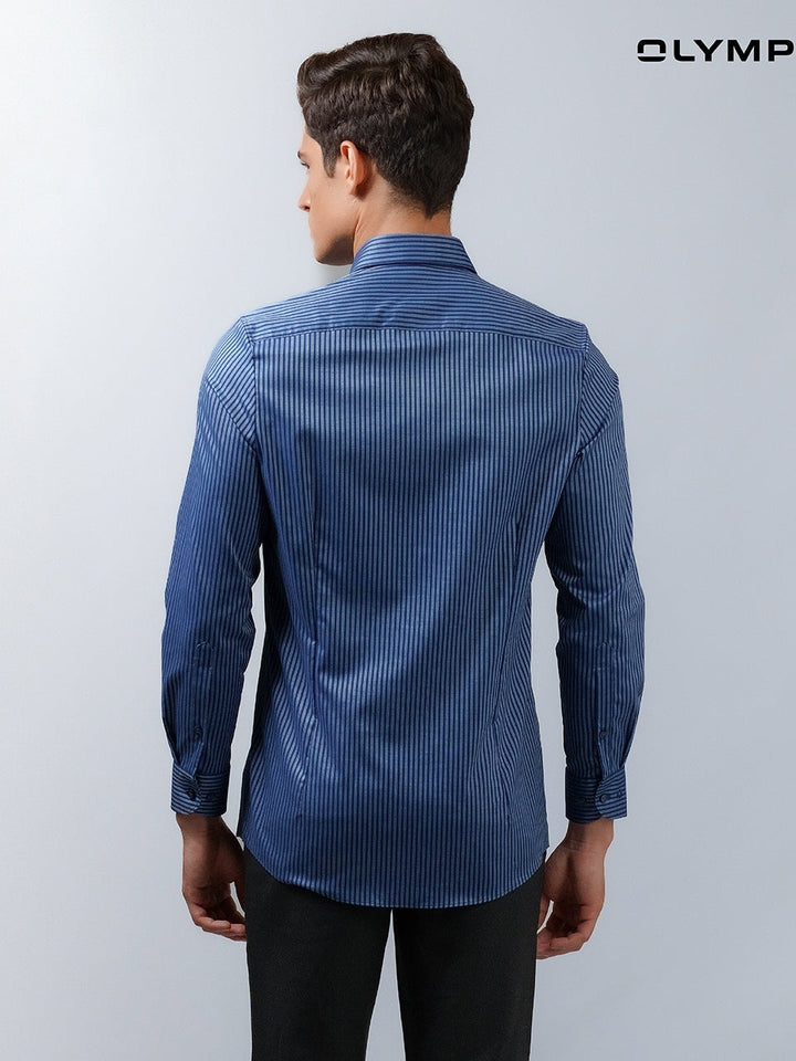 OLYMP  Level Five Shirt เสื้อเชิ้ตชาย สีฟ้าเข้ม ลายริ้วสีกรมท่า ทรงพอดีตัว ยืดหยุ่นได้ดี รีดง่าย AUTU23 ICCSHOPPING