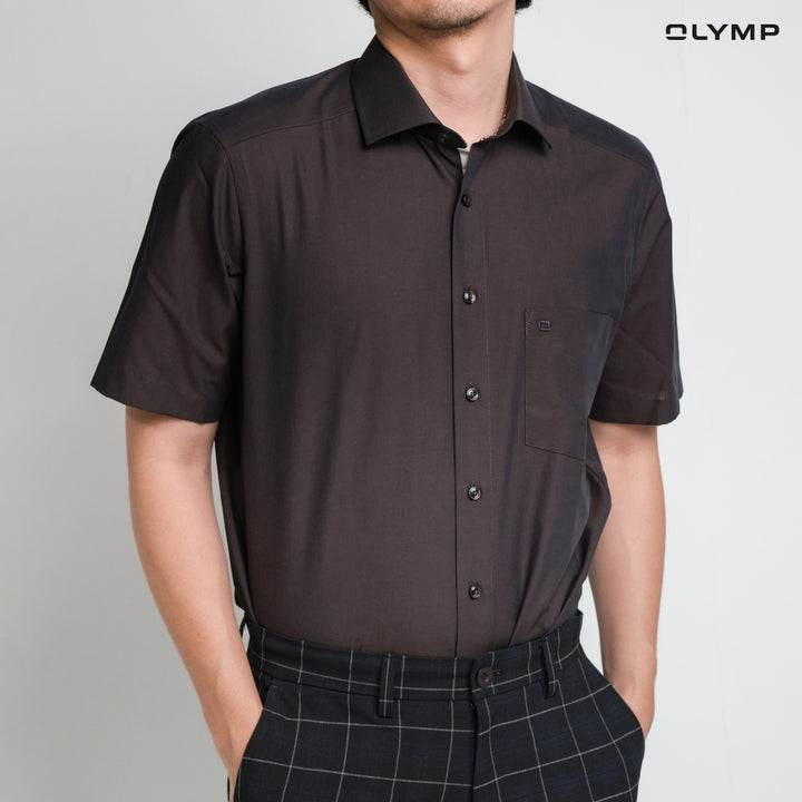 OLYMP LUXOR Shirt เสื้อเชิ้ตผู้ชายแขนสั้น ทรงหลวม ผ้าเรียบ สีน้ำตาล 