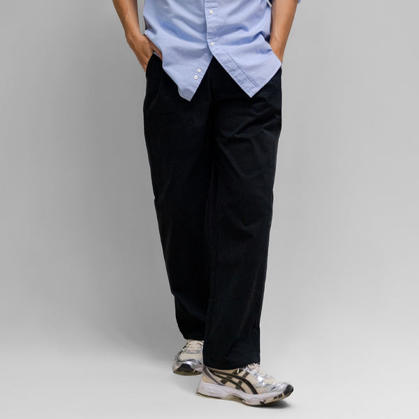 era-won กางเกงขายาวทรงหลวม ชิโน่ รุ่น Chino Loose สี BLACK 