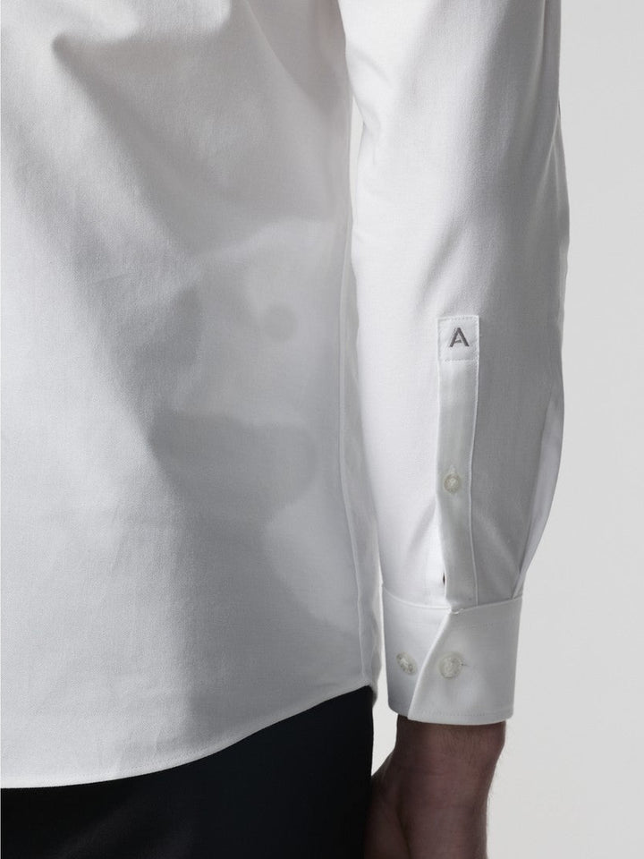 ARROW OXFOED Shirt   เสื้อเชิ้ตแขนยาว Sport ทรง Smart สีขาว MACM824-WH ICCSHOPPING