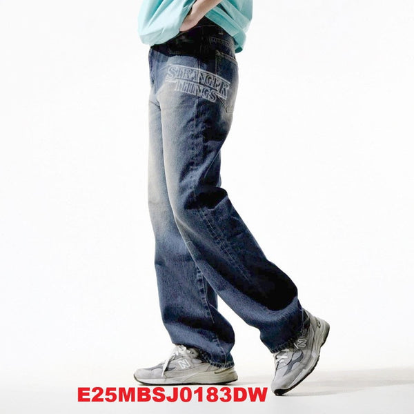 era-won กางเกงทรงหลวม รุ่น LOOSE BAGGY DENIM X STRANGER THINGS กางเกงยีนส์ขายาว ทรงหลวม สี ฟอกเข้ม ICCSHOPPING