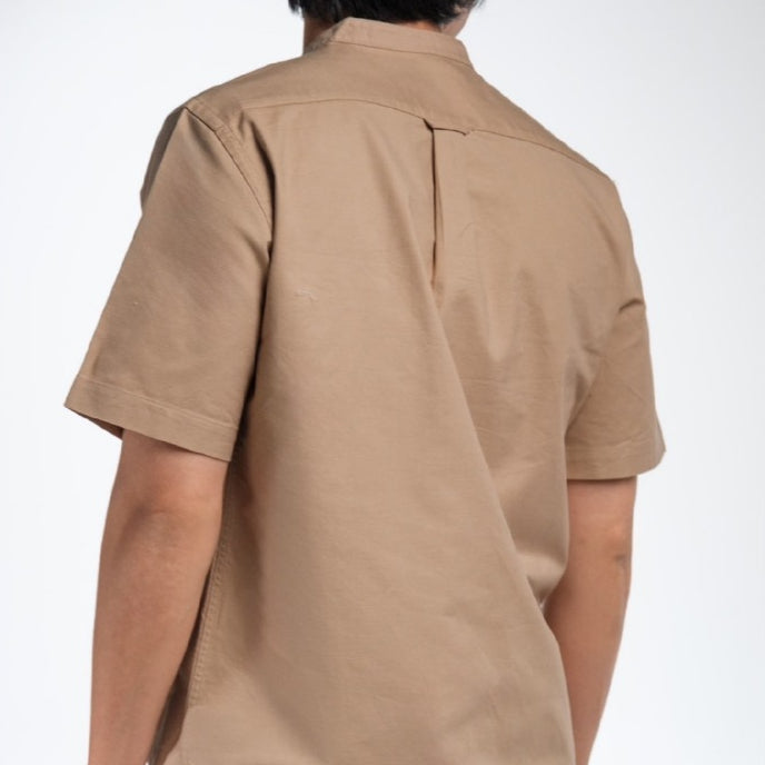 era-won เสื้อเชิ้ต คอจีน รุ่น OXFORD SHORT-SLEEVED MANDARIN COLLAR 100% COTTON ทรง Regular สี Beige ICCSHOPPING