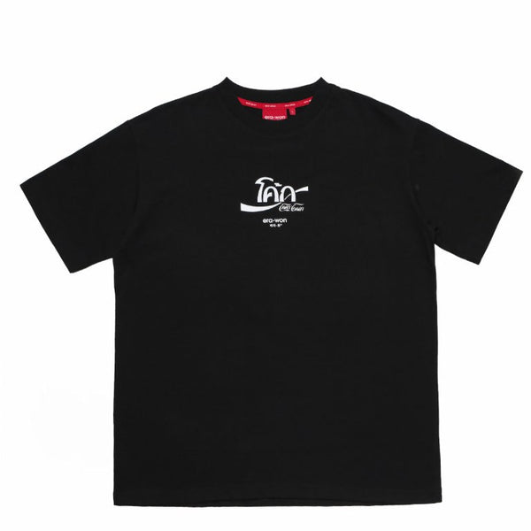 era-won | Coca Cola T-Shirt Oversized  เสื้อยืดเอราวอนโอเวอร์ไซส์แขนสั้น สำหรับคุณผู้ชาย สกรีน x Coca Cola สี ดำ