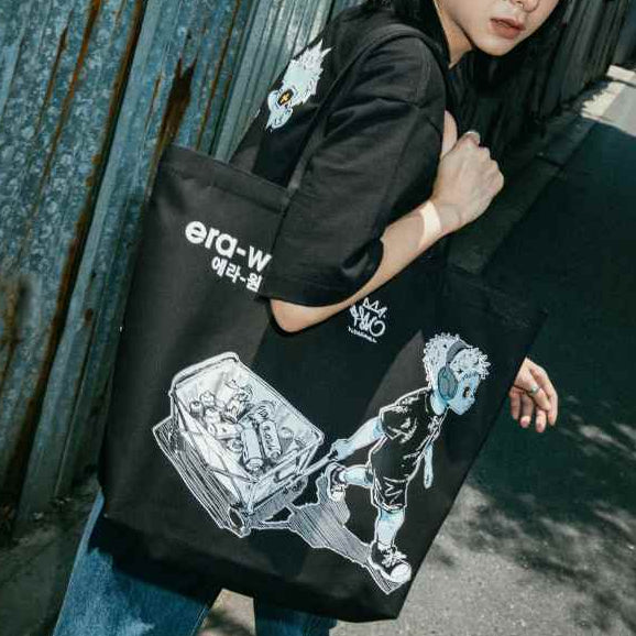 era-won กระเป๋าผ้าแคนวาส สำหรับคุณผู้ชาย และ คุณผู้หญิง MEDIUM TOTE BAG  สีดำ สกรีน FLOWSKULL ดำ ICCSHOPPING